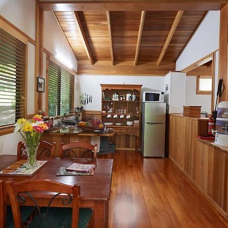 Sharlynn By The River Malanda Exterior photo